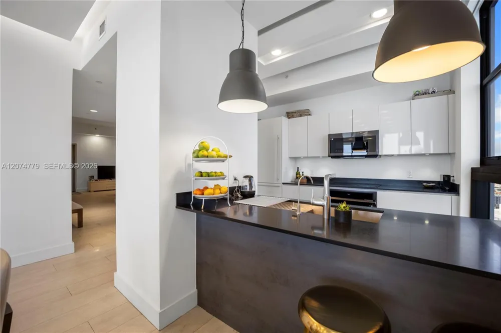 1010 Brickell Ave #4701 Miami, FL 33131