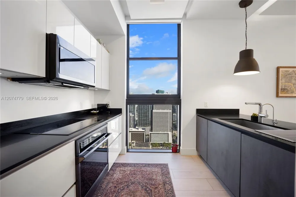 1010 Brickell Ave #4701 Miami, FL 33131