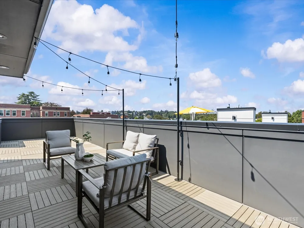 4326 Woodlawn Avenue #B Seattle, WA 98103