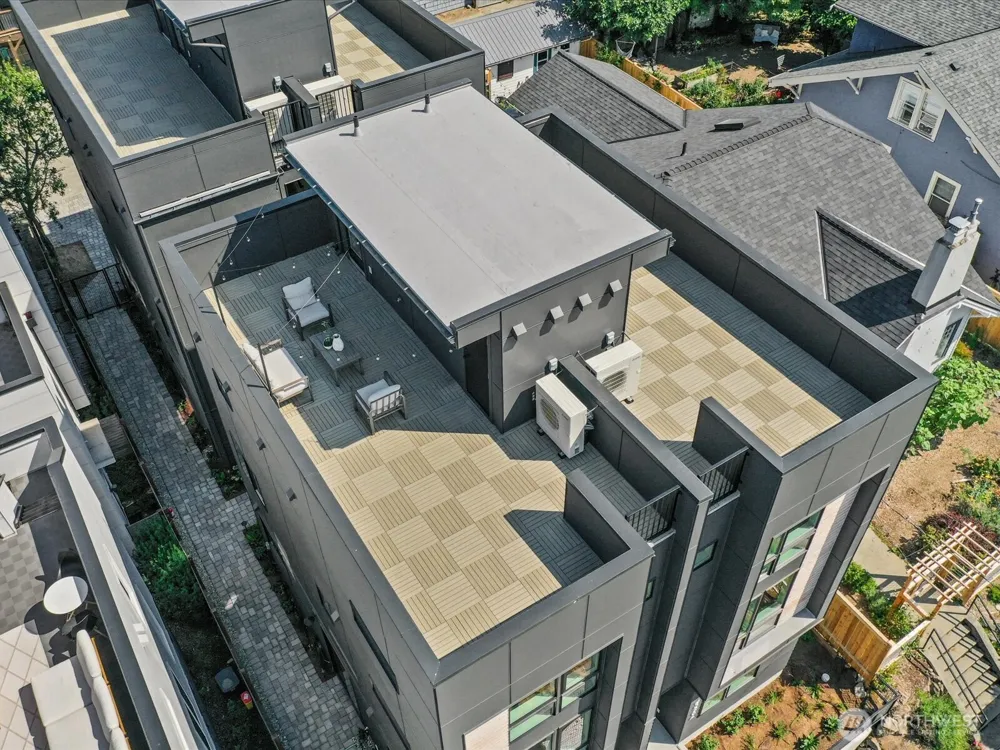 4326 Woodlawn Avenue #B Seattle, WA 98103