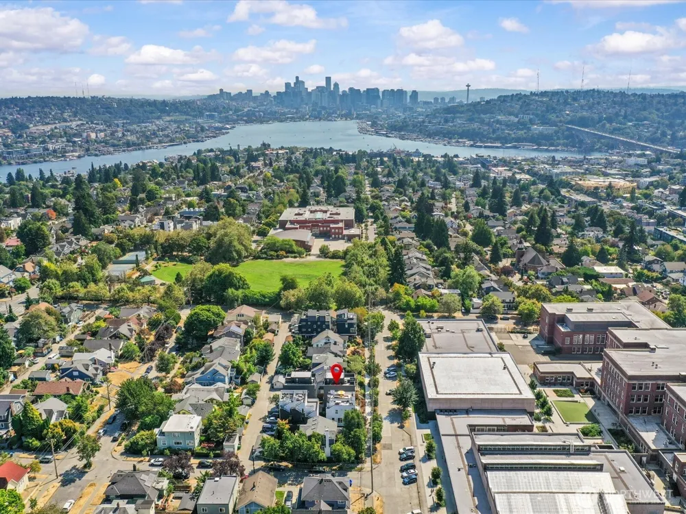 4326 Woodlawn Avenue #B Seattle, WA 98103