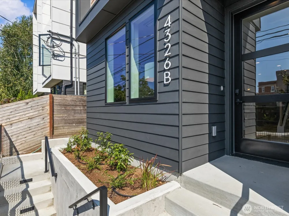 4326 Woodlawn Avenue #B Seattle, WA 98103