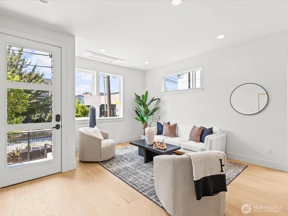 4326 Woodlawn Avenue #B Seattle, WA 98103