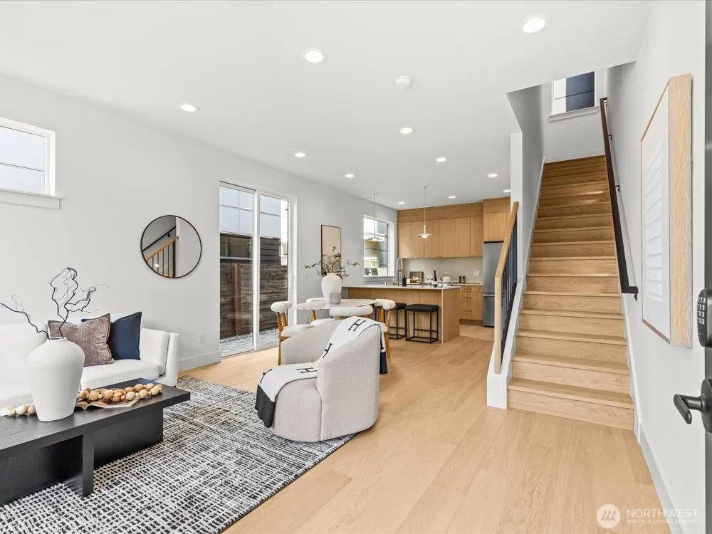 4326 Woodlawn Avenue #B Seattle, WA 98103