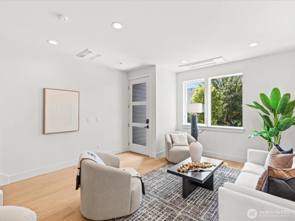 4326 Woodlawn Avenue #B Seattle, WA 98103