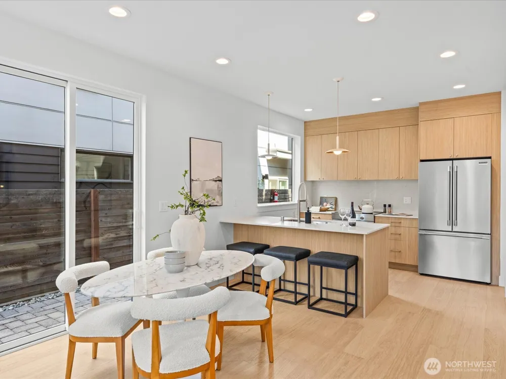 4326 Woodlawn Avenue #B Seattle, WA 98103