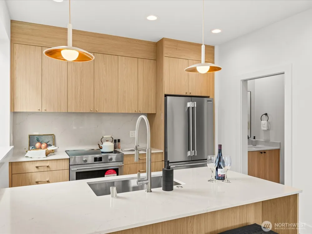 4326 Woodlawn Avenue #B Seattle, WA 98103
