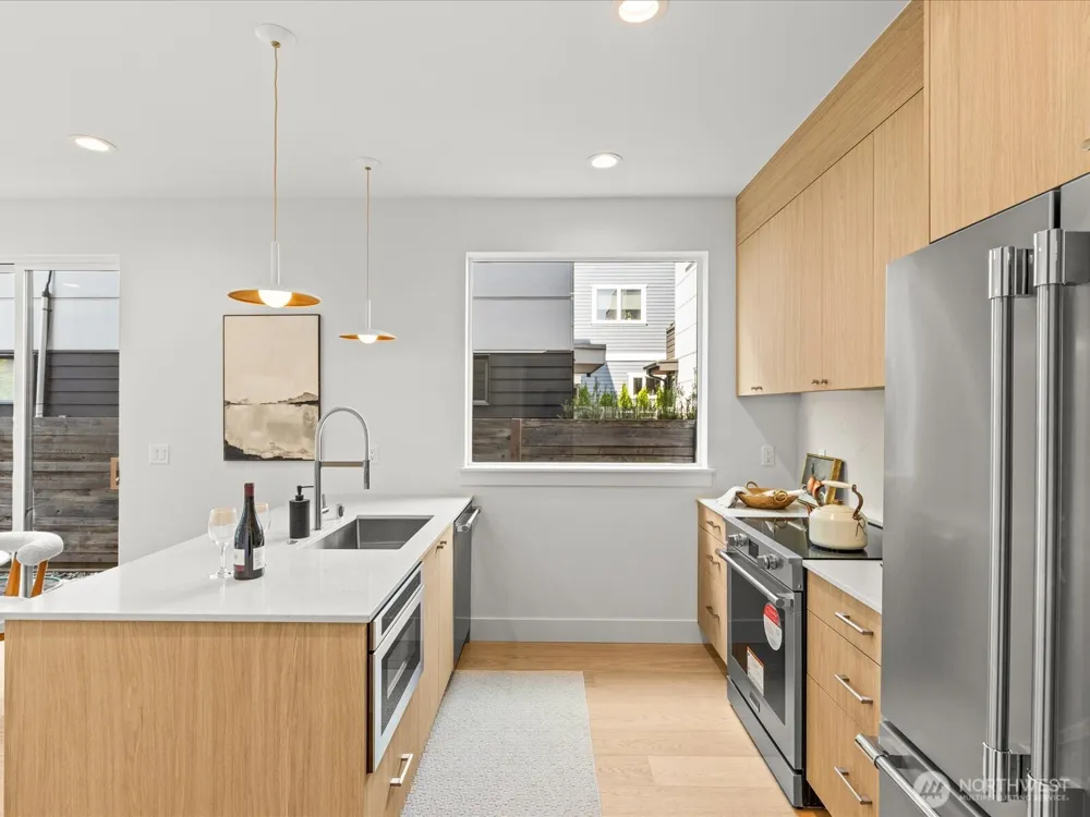 4326 Woodlawn Avenue #B Seattle, WA 98103