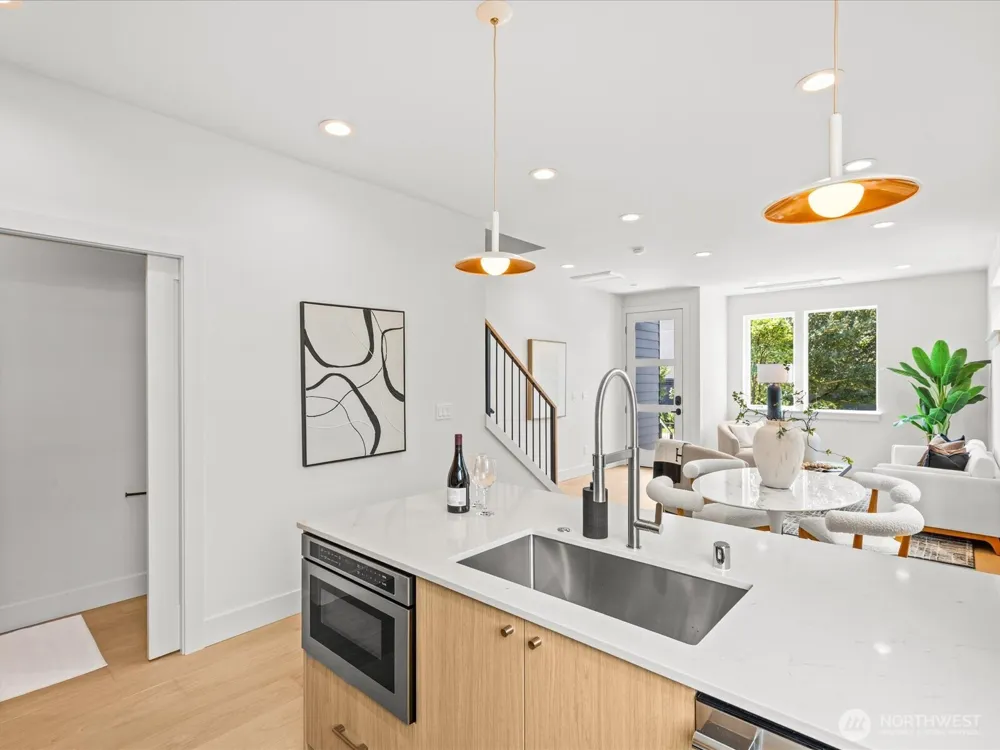 4326 Woodlawn Avenue #B Seattle, WA 98103