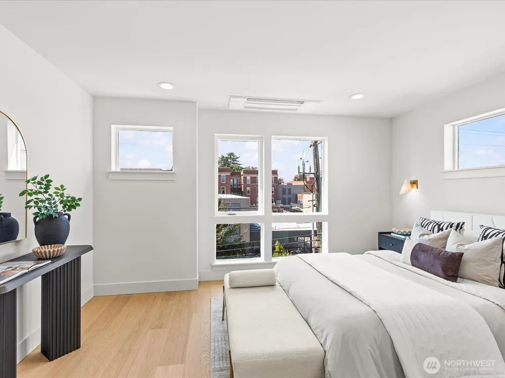 4326 Woodlawn Avenue #B Seattle, WA 98103