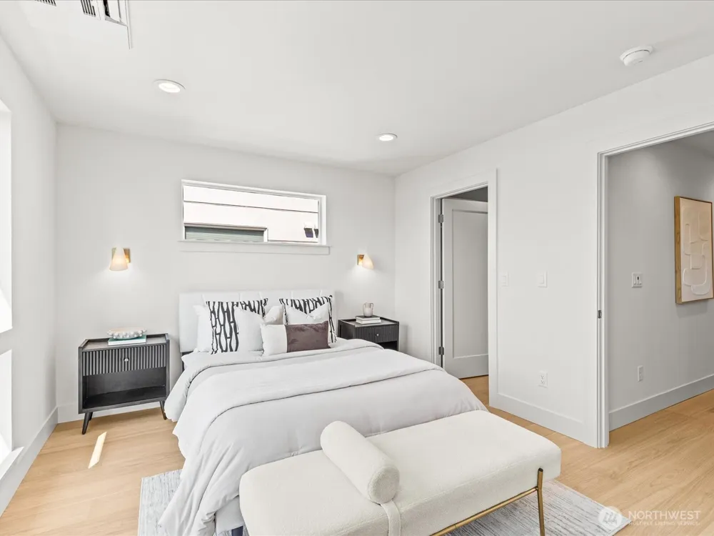 4326 Woodlawn Avenue #B Seattle, WA 98103