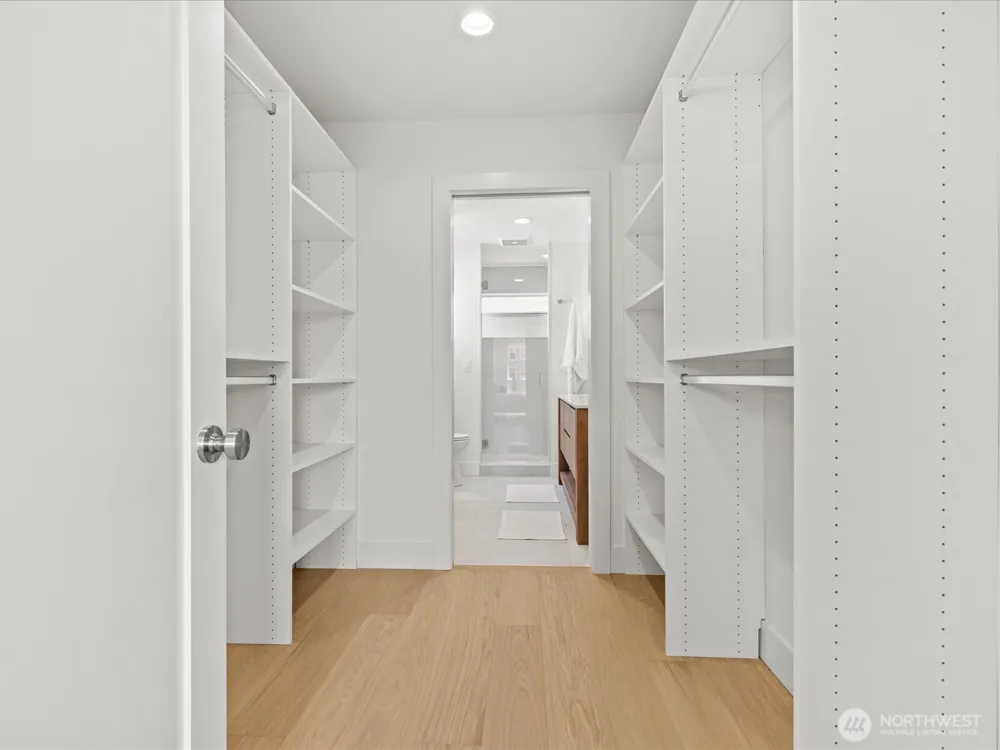 4326 Woodlawn Avenue #B Seattle, WA 98103