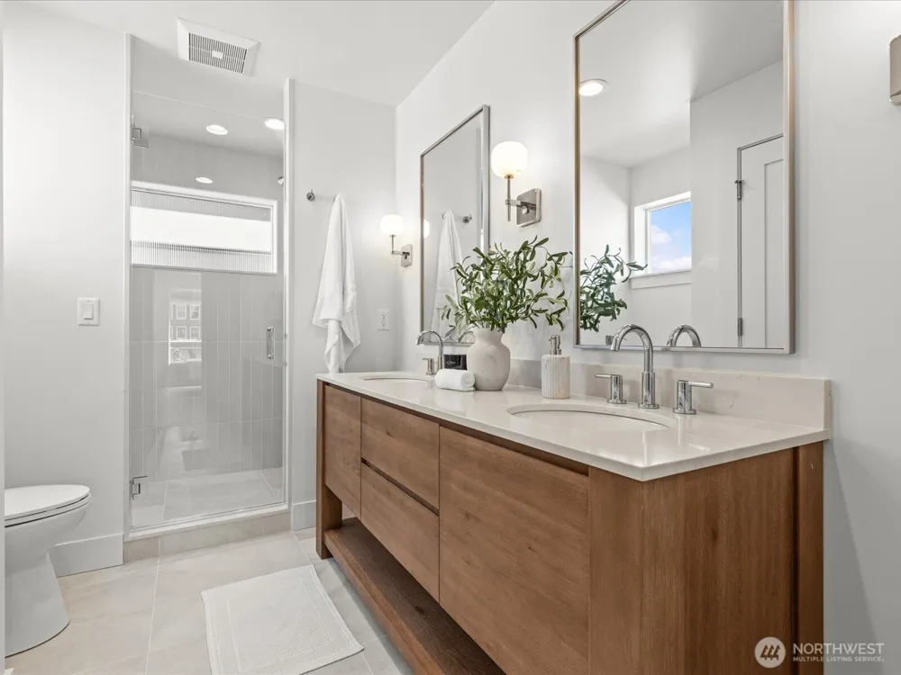4326 Woodlawn Avenue #B Seattle, WA 98103