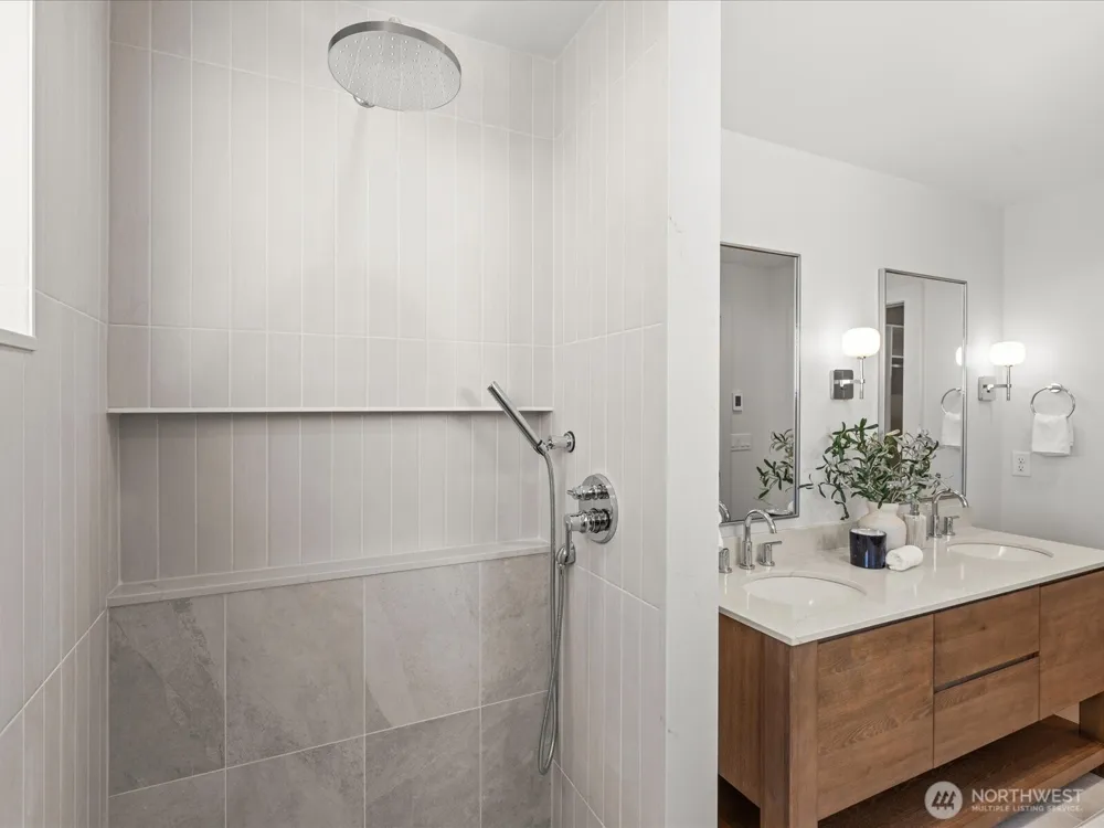 4326 Woodlawn Avenue #B Seattle, WA 98103