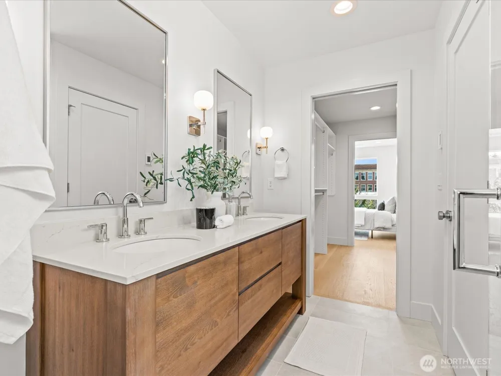 4326 Woodlawn Avenue #B Seattle, WA 98103
