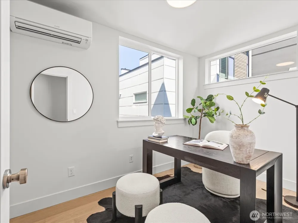 4326 Woodlawn Avenue #B Seattle, WA 98103