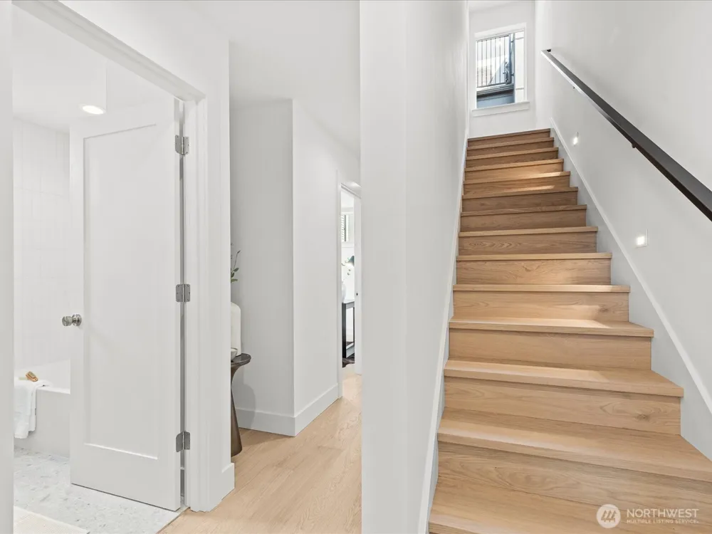 4326 Woodlawn Avenue #B Seattle, WA 98103