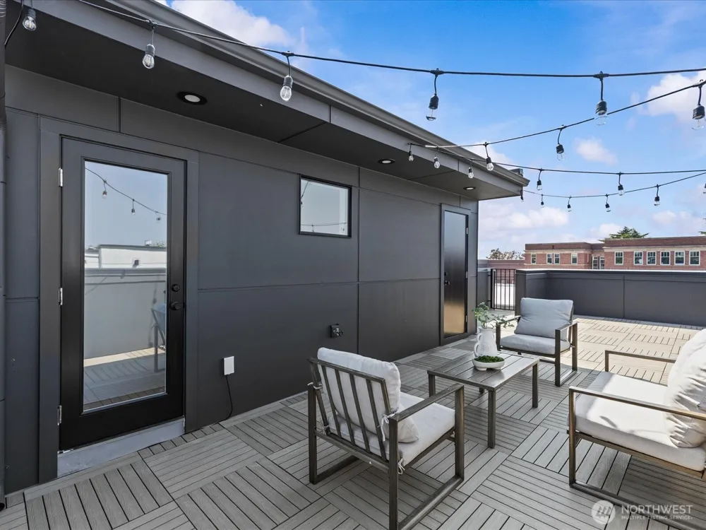 4326 Woodlawn Avenue #B Seattle, WA 98103