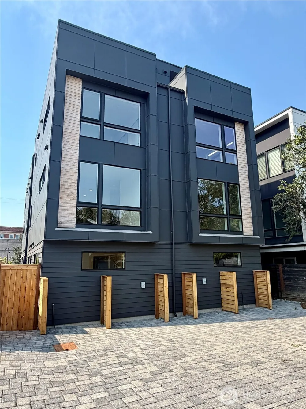 4326 Woodlawn Avenue #B Seattle, WA 98103