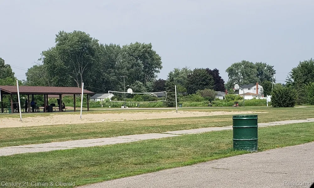30633 Gladys Avenue Westland City, MI 48185