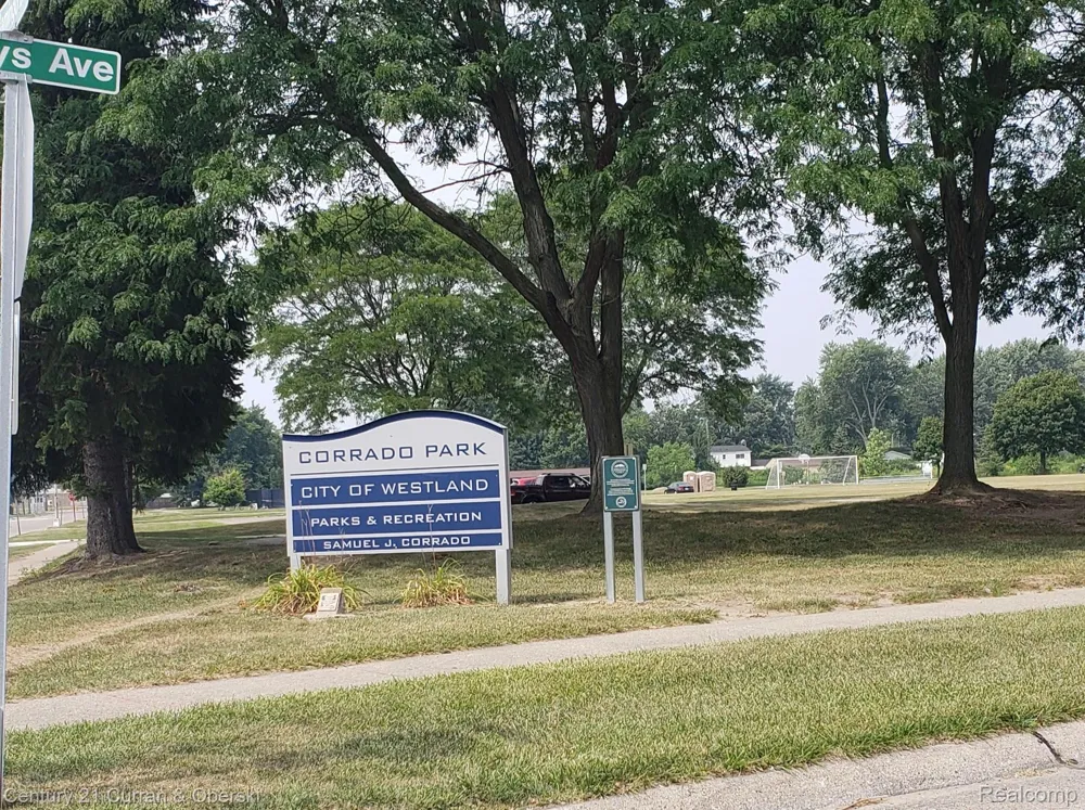30633 Gladys Avenue Westland City, MI 48185