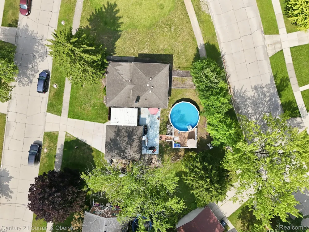 30633 Gladys Avenue Westland City, MI 48185
