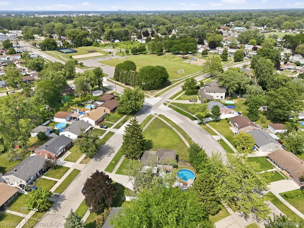 30633 Gladys Avenue Westland City, MI 48185