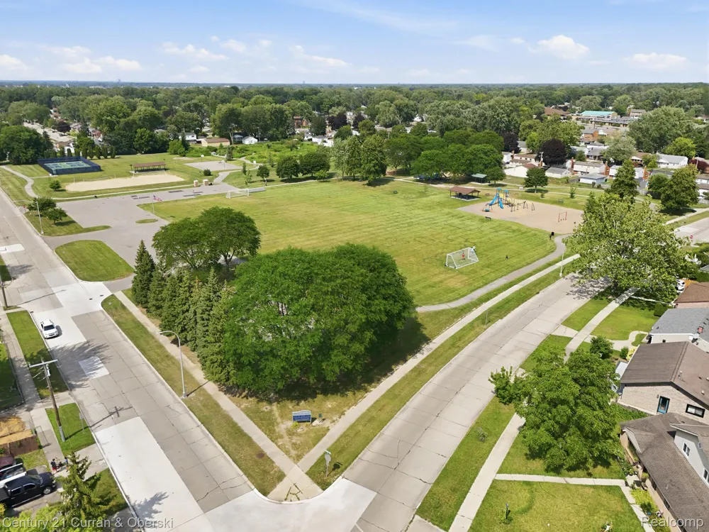 30633 Gladys Avenue Westland City, MI 48185