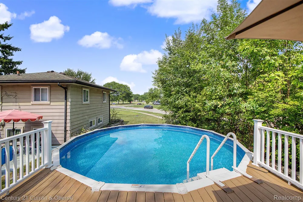 30633 Gladys Avenue Westland City, MI 48185