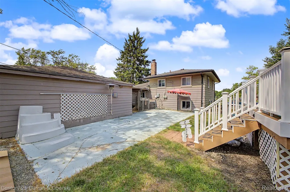 30633 Gladys Avenue Westland City, MI 48185