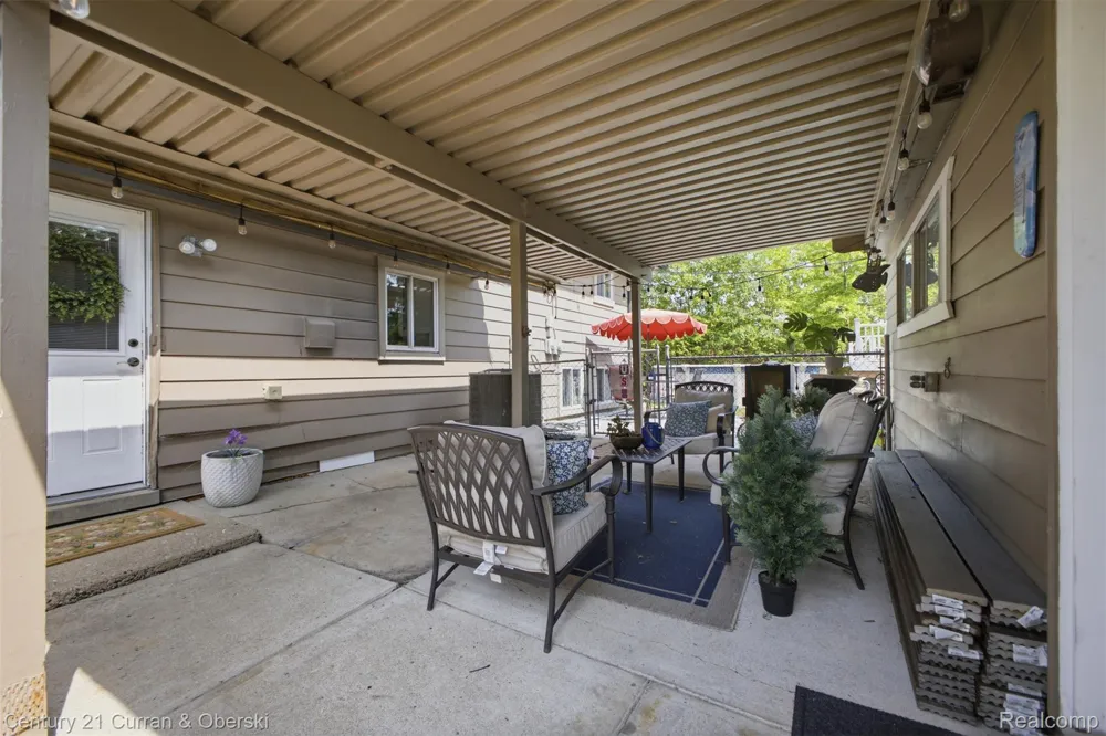 30633 Gladys Avenue Westland City, MI 48185