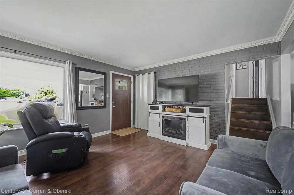30633 Gladys Avenue Westland City, MI 48185