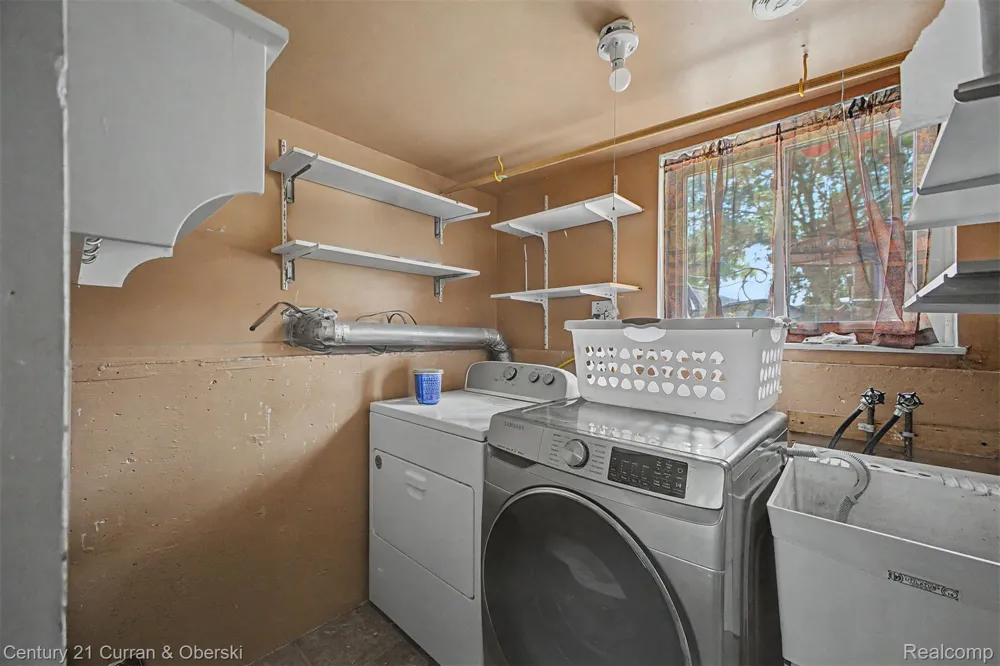 30633 Gladys Avenue Westland City, MI 48185