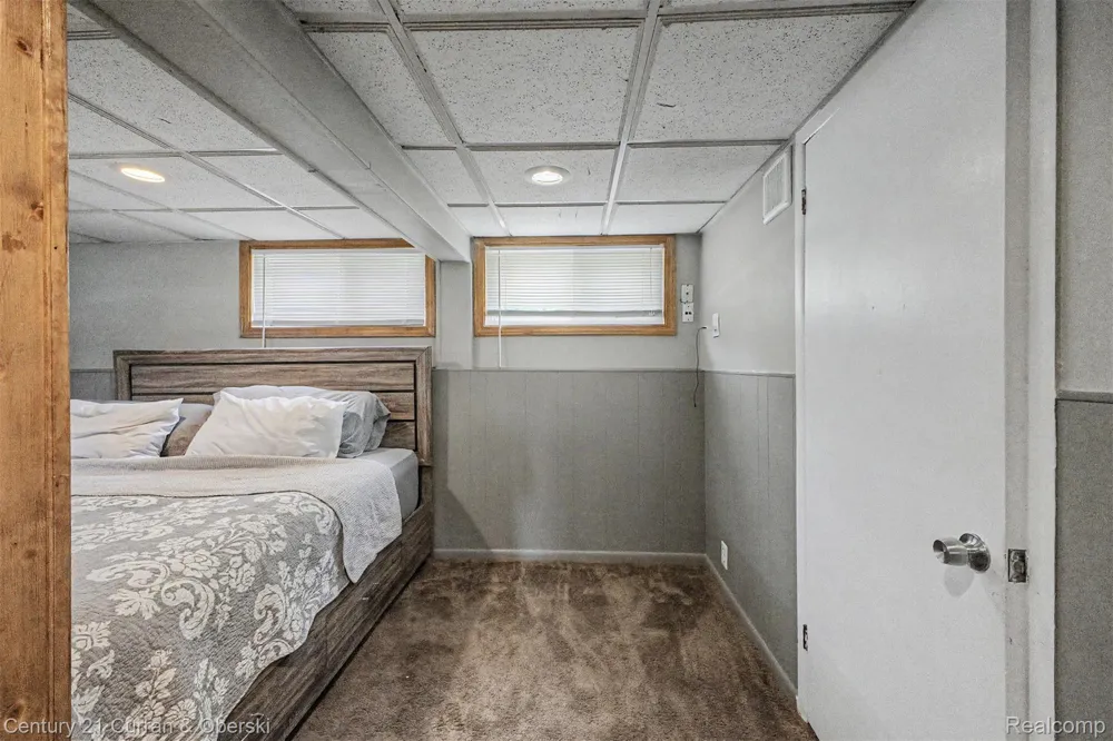 30633 Gladys Avenue Westland City, MI 48185