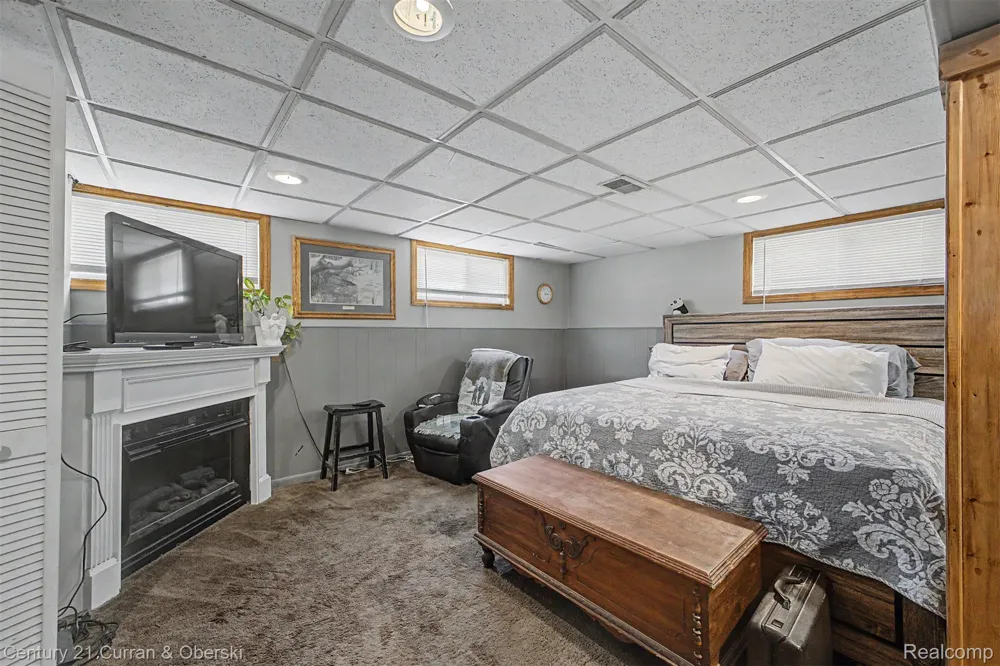 30633 Gladys Avenue Westland City, MI 48185