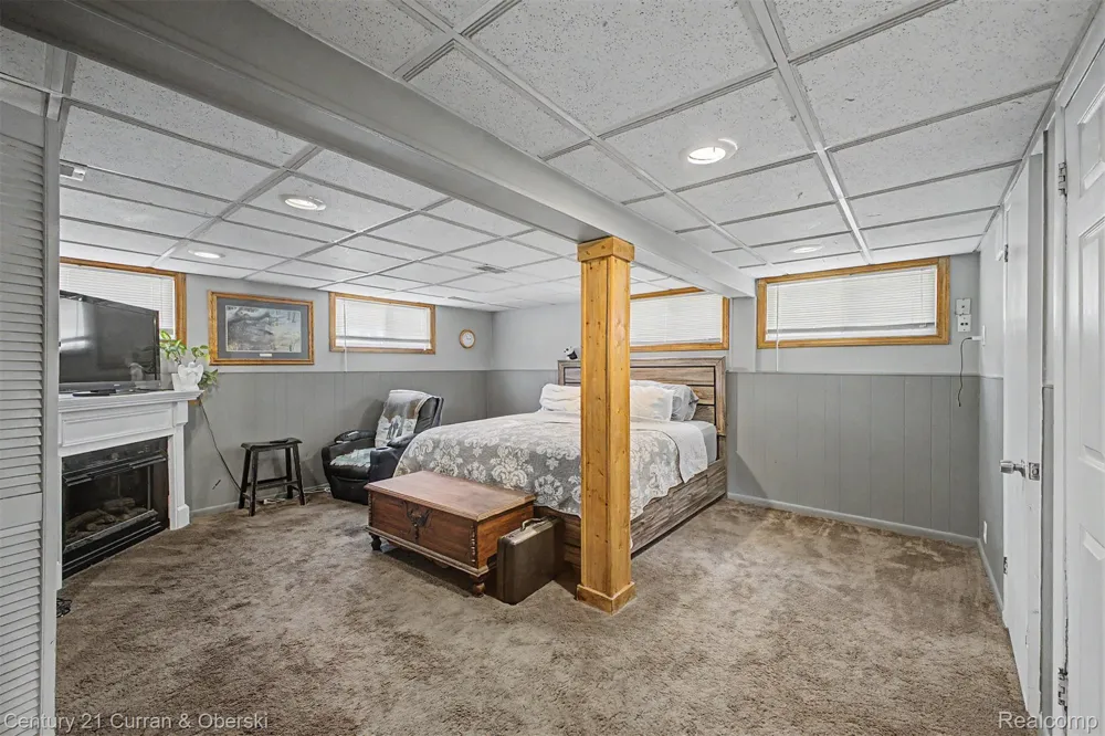 30633 Gladys Avenue Westland City, MI 48185