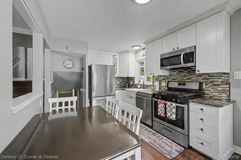 30633 Gladys Avenue Westland City, MI 48185