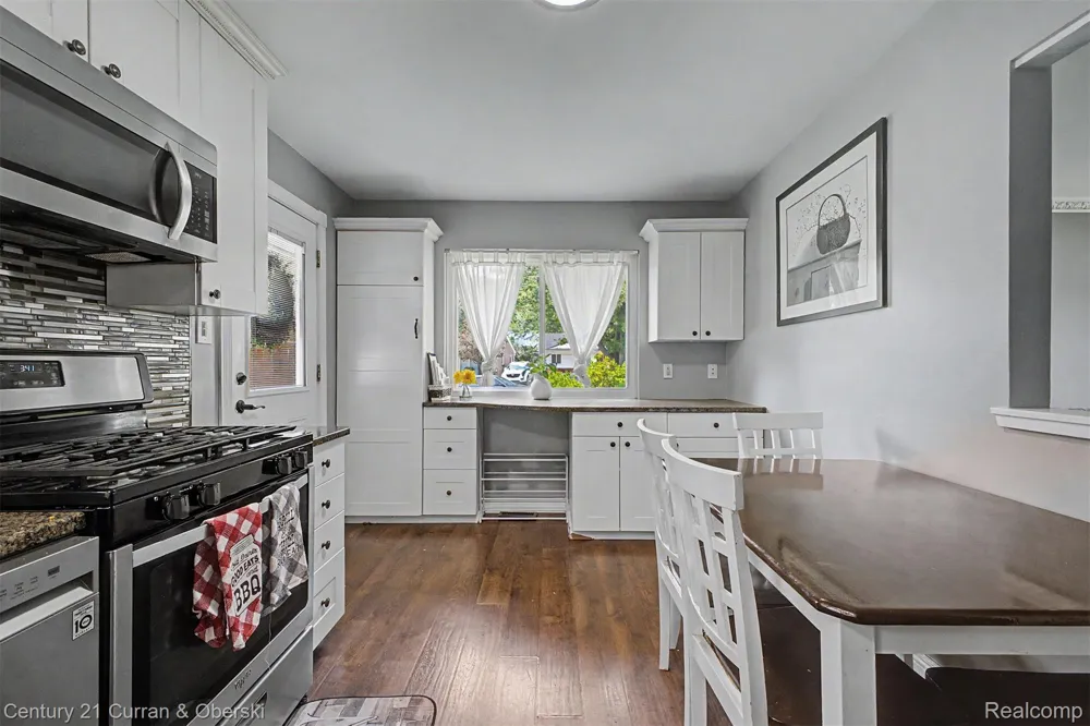 30633 Gladys Avenue Westland City, MI 48185