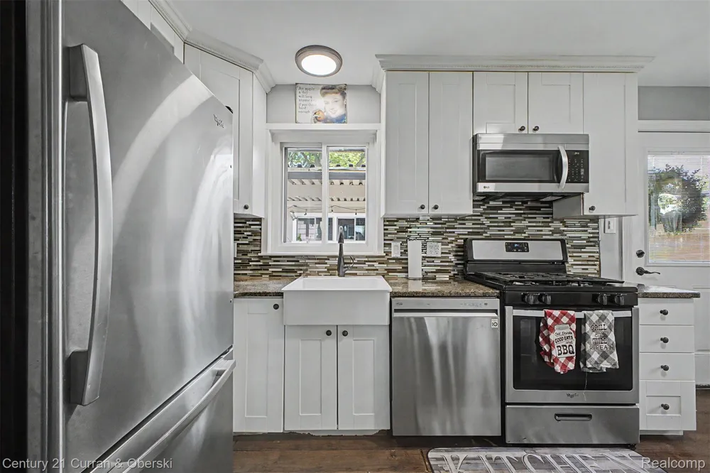 30633 Gladys Avenue Westland City, MI 48185