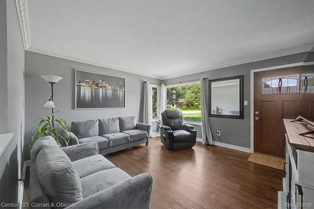 30633 Gladys Avenue Westland City, MI 48185