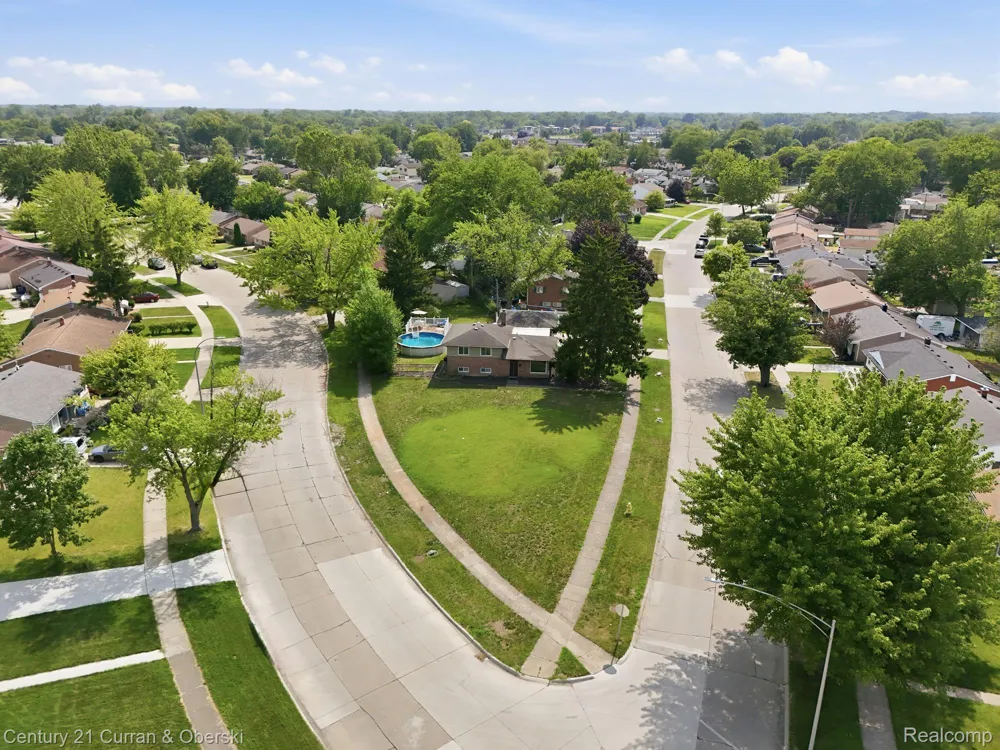 30633 Gladys Avenue Westland City, MI 48185