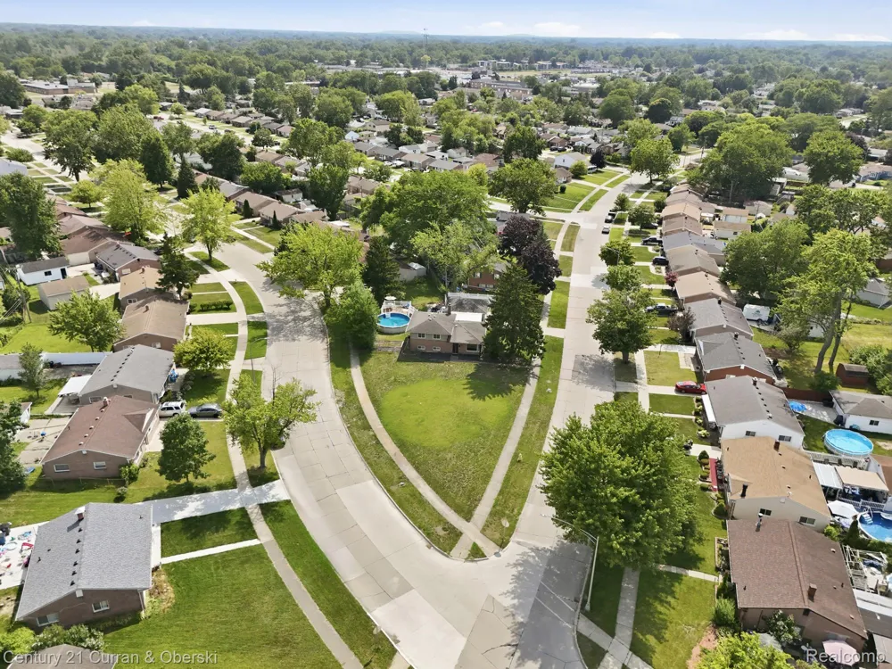 30633 Gladys Avenue Westland City, MI 48185