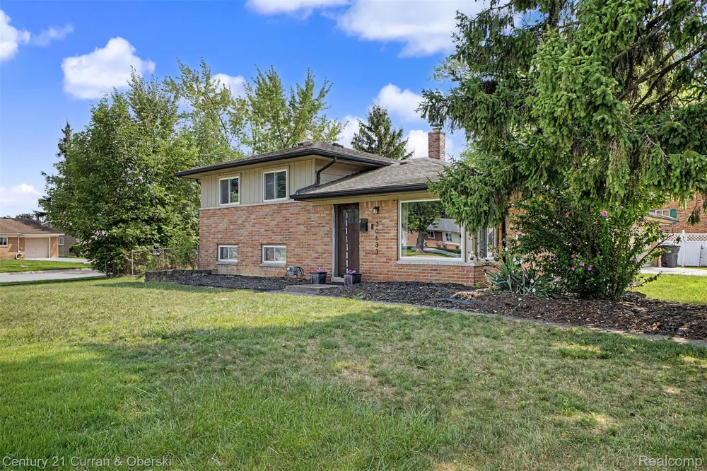 30633 Gladys Avenue Westland City, MI 48185