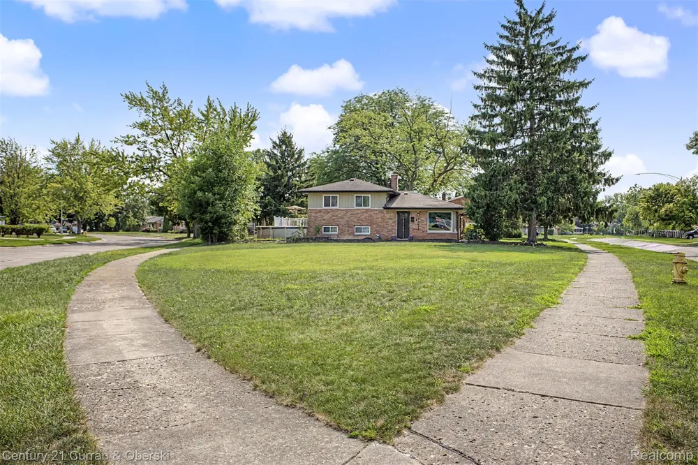 30633 Gladys Avenue Westland City, MI 48185