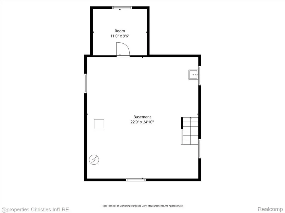 125 Alice Avenue Bloomfield Charter Township, MI 48302