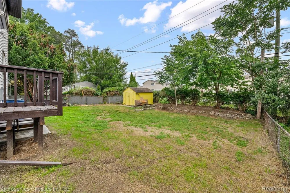 125 Alice Avenue Bloomfield Charter Township, MI 48302