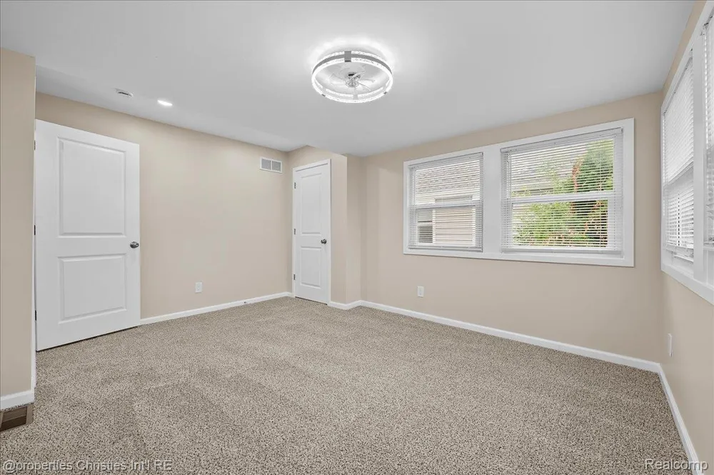 125 Alice Avenue Bloomfield Charter Township, MI 48302