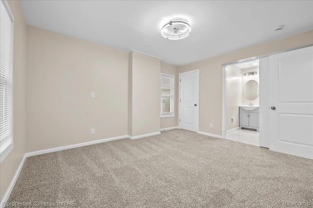 125 Alice Avenue Bloomfield Charter Township, MI 48302