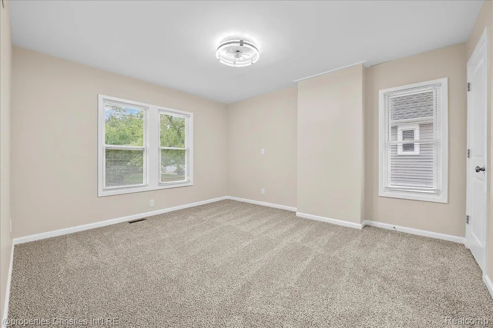 125 Alice Avenue Bloomfield Charter Township, MI 48302