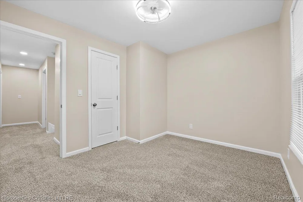 125 Alice Avenue Bloomfield Charter Township, MI 48302